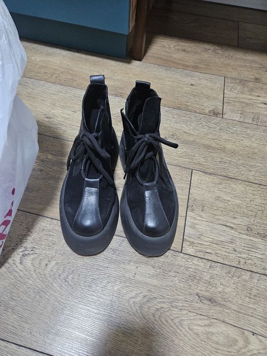 Продам женские  ботинки