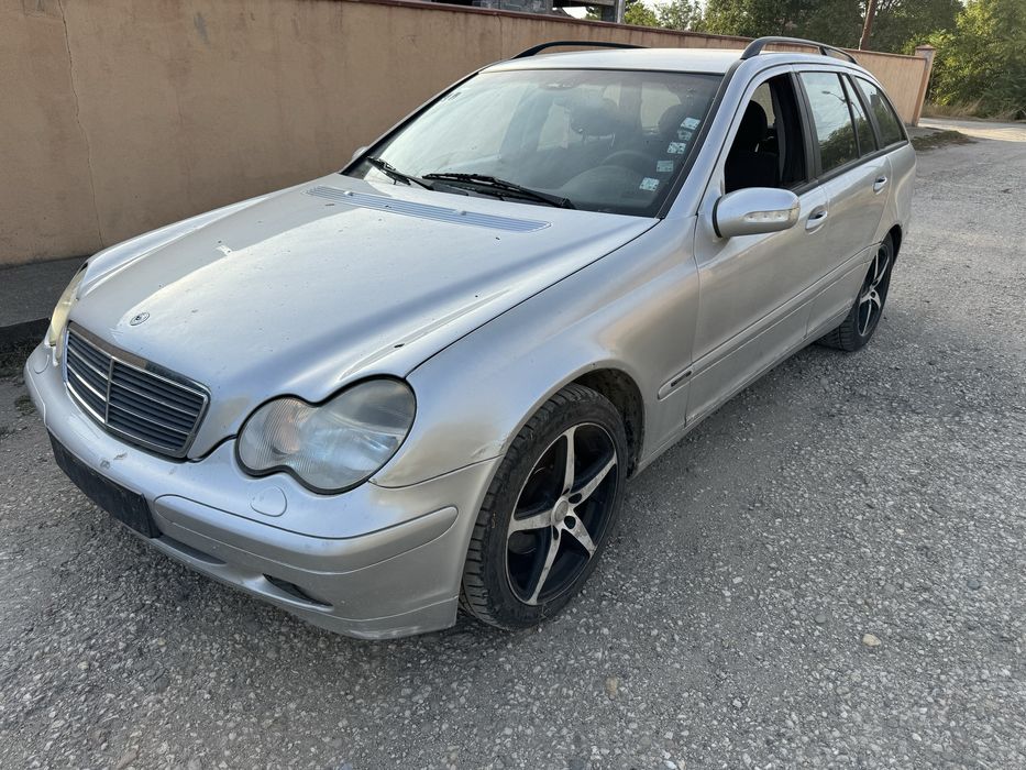 Продавам мерцедес ц200 на части само