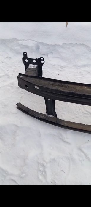 Продам усилитель бампера передний на Пассат Б6