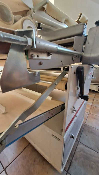 Linie de divizare si modelare