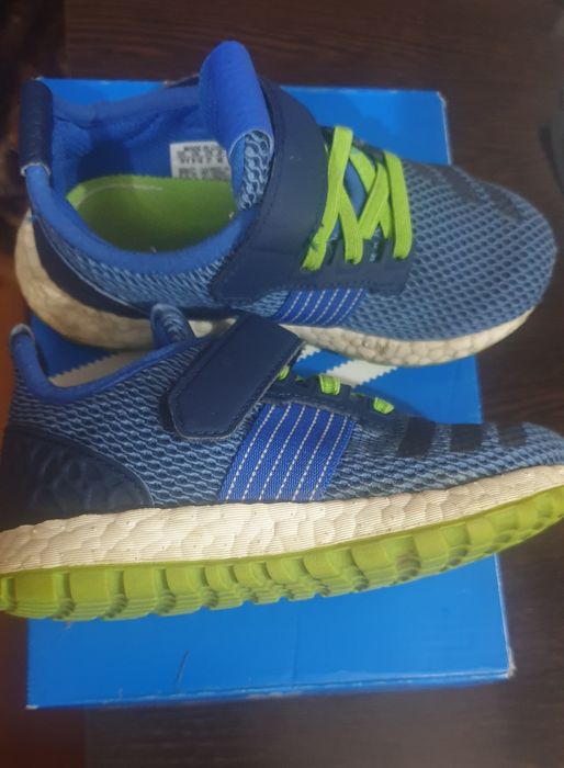 Продам Адидас оригинал  детские кроссовки