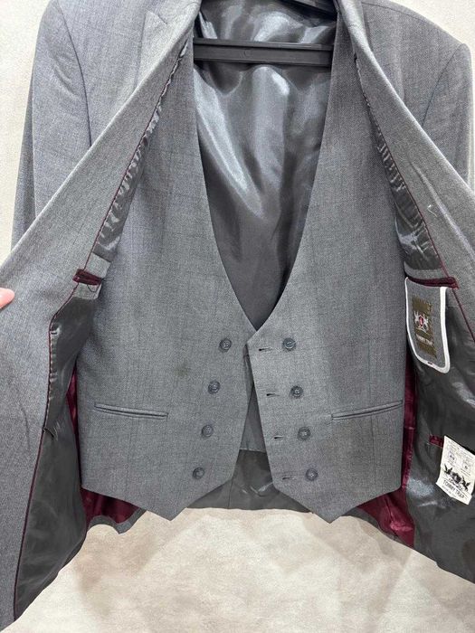 Продам мужской костюм