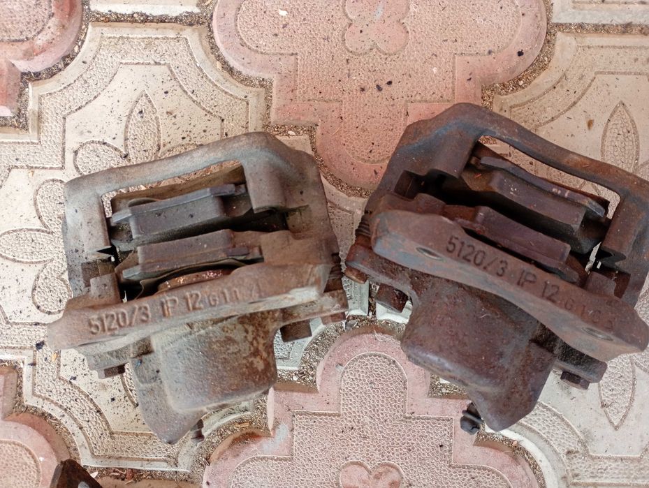 Carlig și etrier dacia logan cu plăcuțe