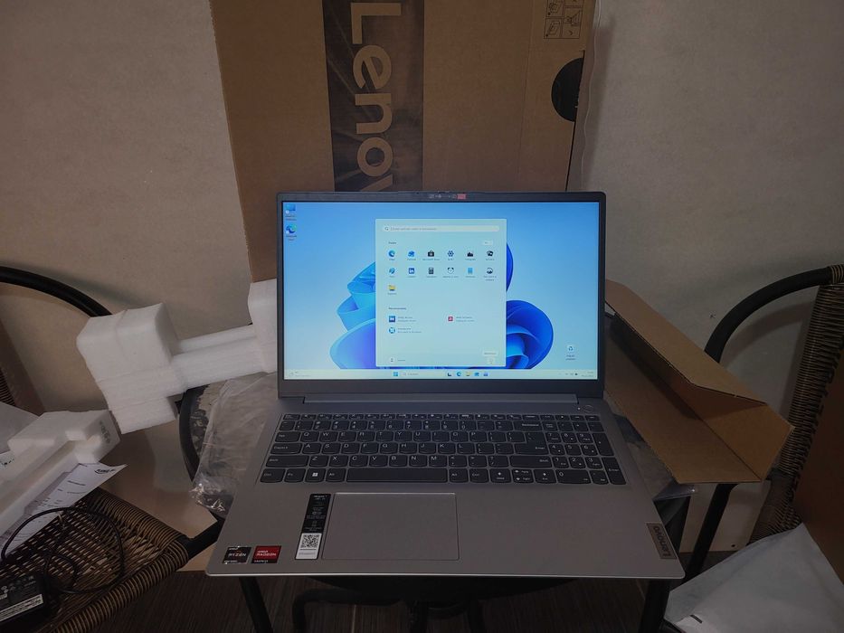 Laptop (Gaming) NOU la cutie Lenovo cu Ryzen 5 + 16GB ram si SSD 512GB