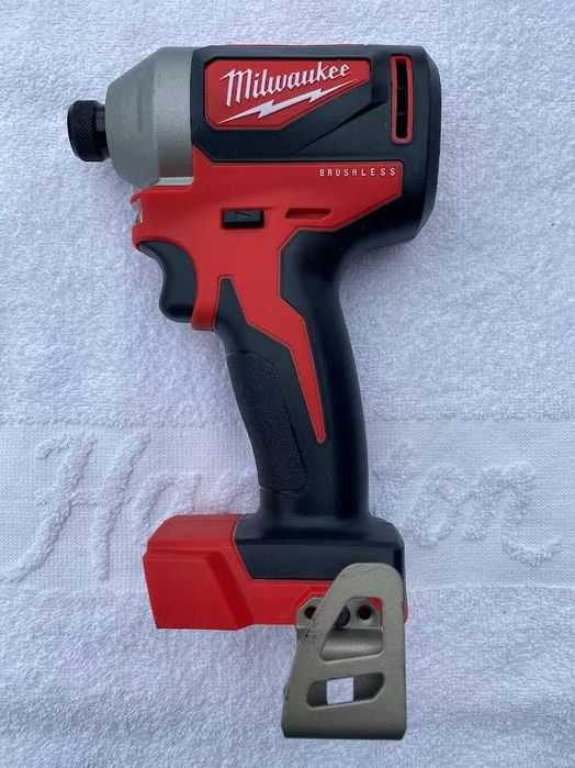 САЩ, Безчетков Импакт Milwaukee, с Нарушена Опаковка Само Тяло !!!