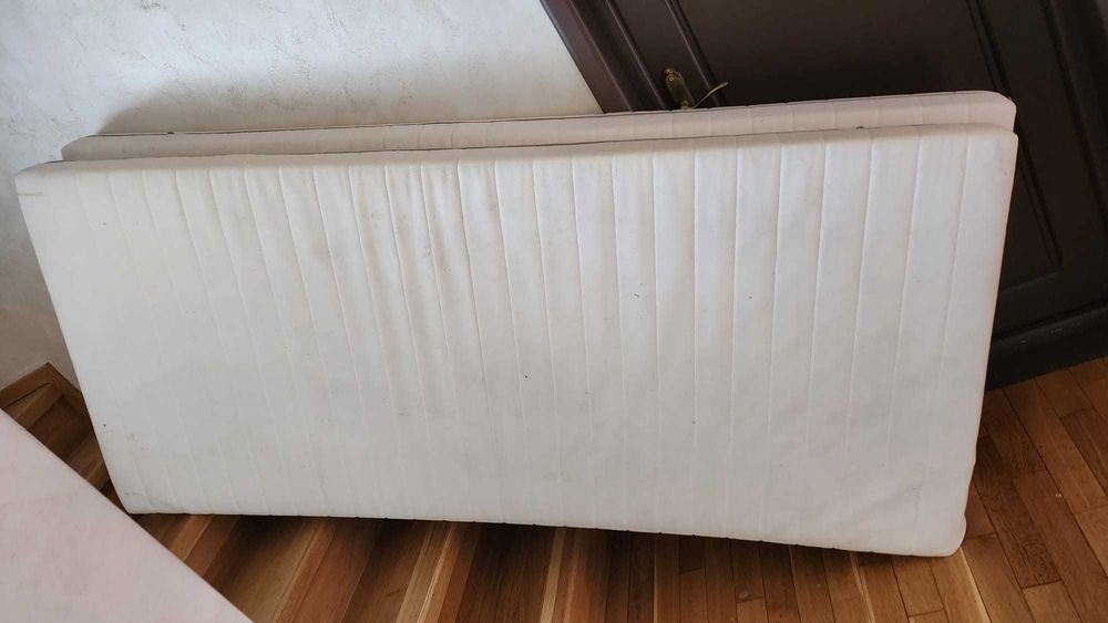 Vand  2 pat de copie cu forma machina cu saltea. Conditie farte buna aprope nefolosit. Zona pitesti