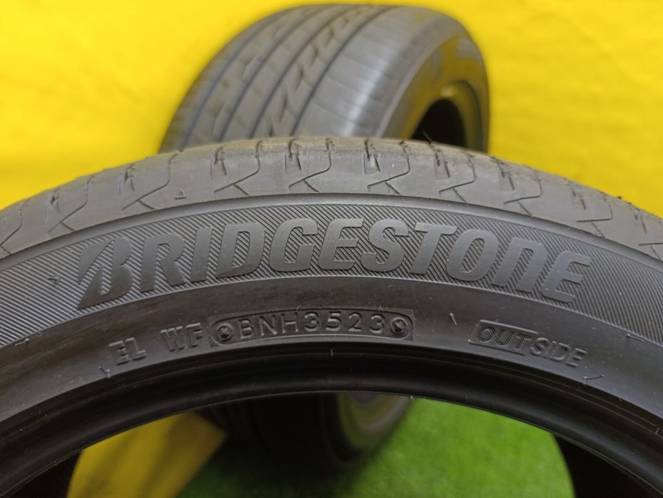 Шины 255 45 R18 Bridgestone 2шт
