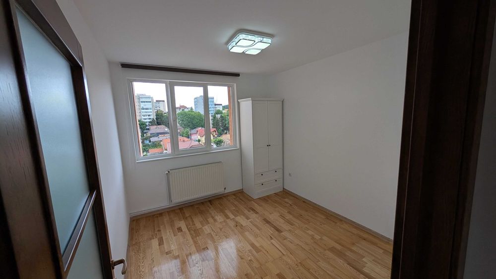 Se inchiriaza apartament 3 camere decomandat centru Bobalna