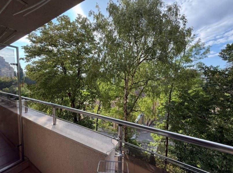 Дава се под наем Тристаен апартамент в София, Изгрев - 95 кв.м за 796.62 € - Снимка #8