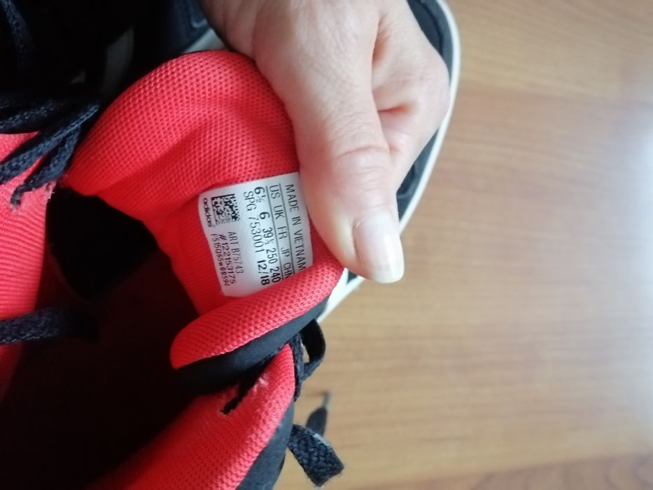 Продавам адидас кецове