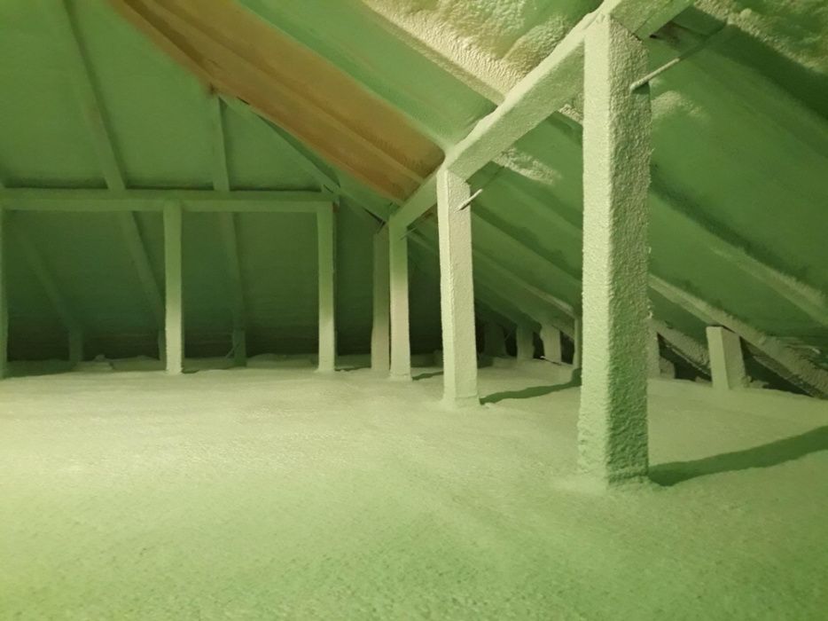 Izolatie Spuma Poliuretanica acoperiș si pod. Firma+Garanție 20 ani.