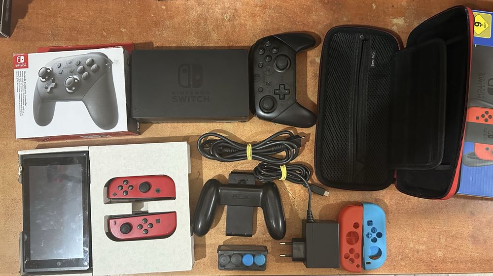 Nintendo Switch V2 + Pro Controller + 7 игри + Калъф + Пълен комплект с всички аксесоари за модела