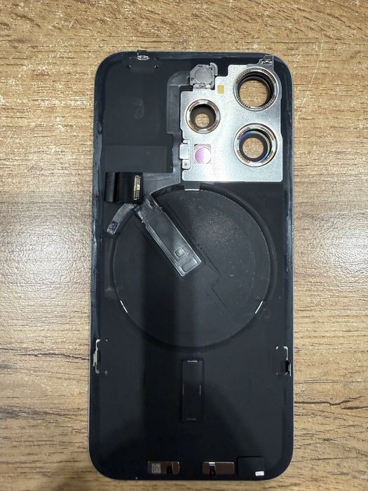 Заднее стекло iPhone 15 pro natural titanium.