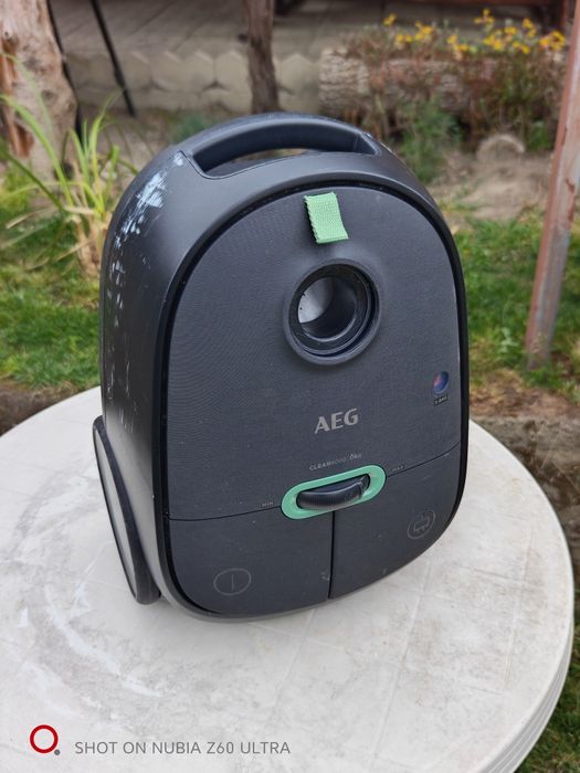 Прахосмукачка AEG clean6000