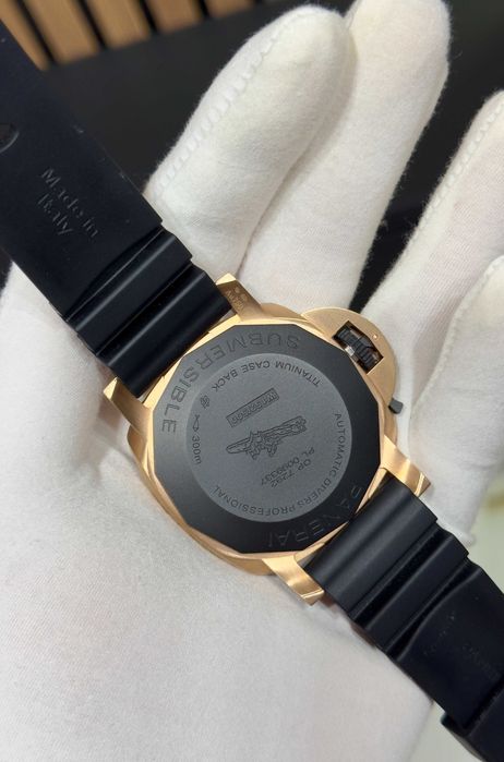 panerai luminor submersible gold/black