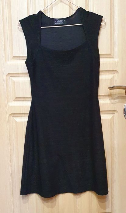 Женская одежда. Блузки, платья.