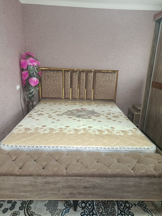 Yangi mebellar  bir ikki marta iwlatilgan holos  yangdek