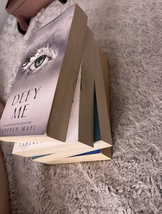 Restore me, Defy me на Tahereh Mafi
