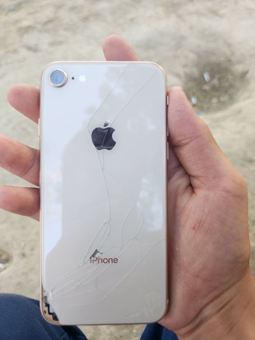 Iphone 8 ekran orginal batareya radnoy , yomkis 61 telefon ochilmagan