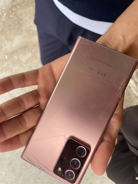 Ayfon 12 aybi radnoy steklo arqa kriwka singan . Not20ultra5g.a57