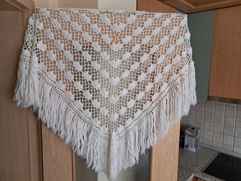 Дамски вълнен шал.