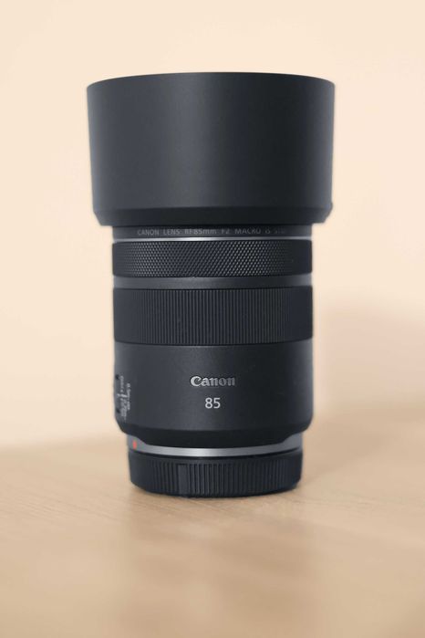 Canon RF 85mm f/2 Macro IS STM + сенник