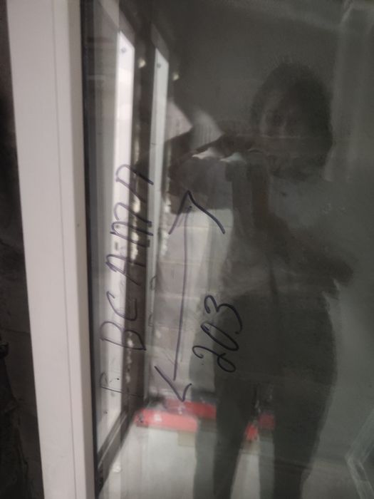 Продам балконную дверь с окном