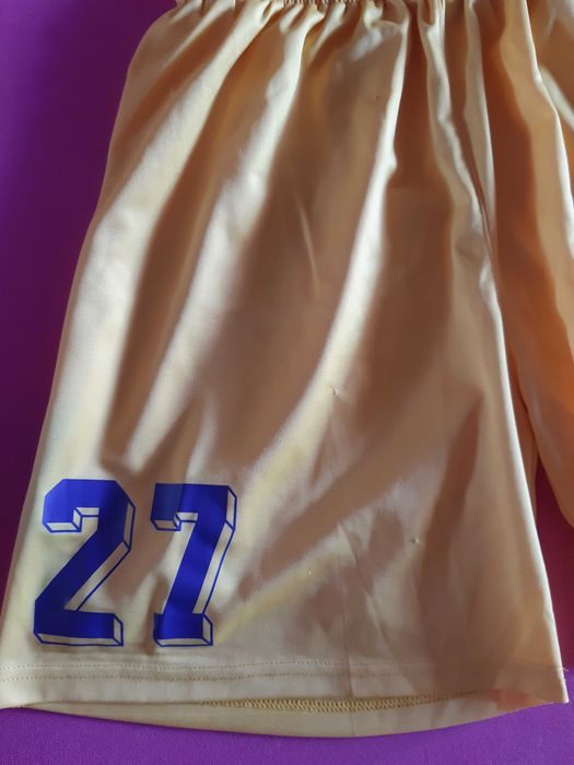 Екип жълт (фланелка и гащета) на Левски на Седрик Бардон