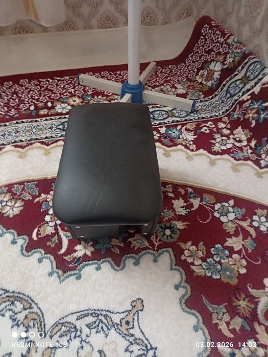 Авто подлокотник на Ауди 100 с4