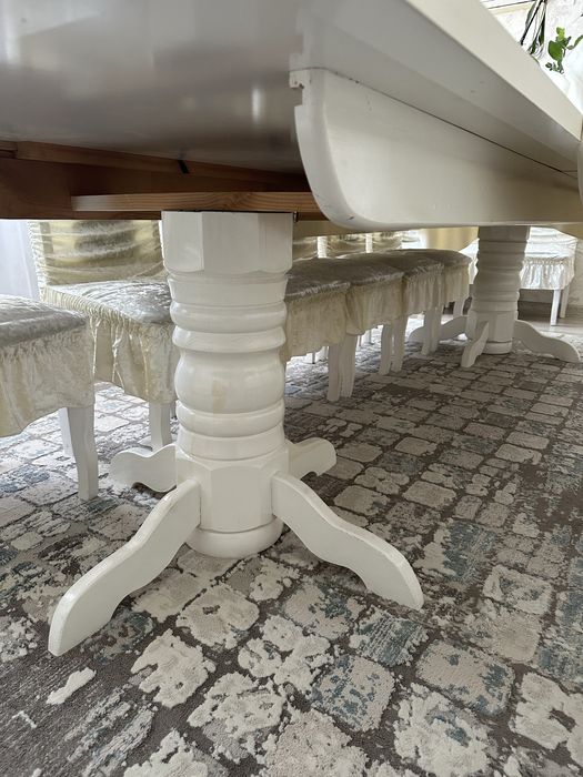 Продам стол с стульями и чехлом