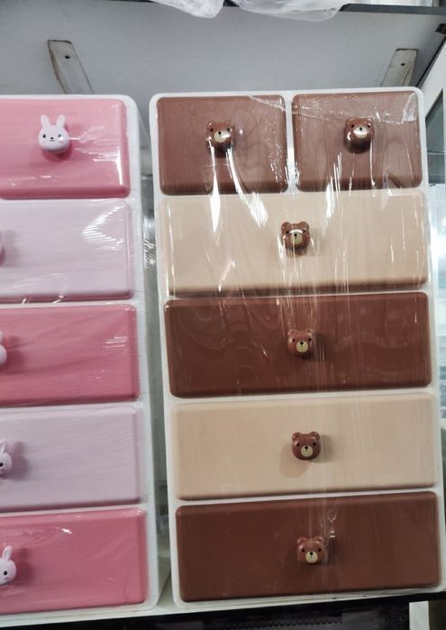 В наличии комоды отличного качества 5ти этажный.  Доставка есть