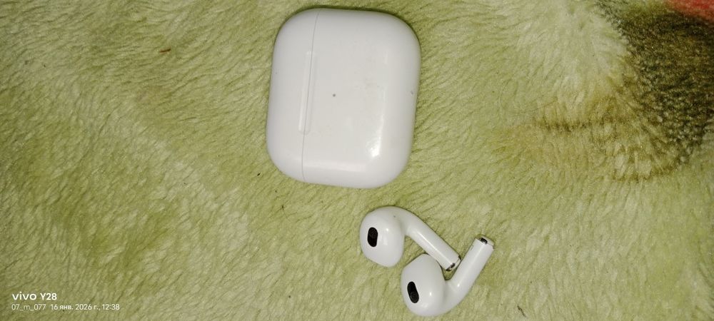 Наушники AirPods