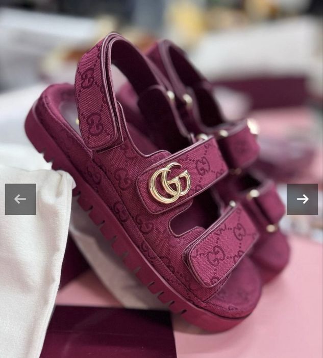 Оригинални Слънчеви очила и маратонки цени на лично съобщение  Tiffany 120€ Richmond 30€ Dsquared тънкия модел 140€ черните Dsquared 80€