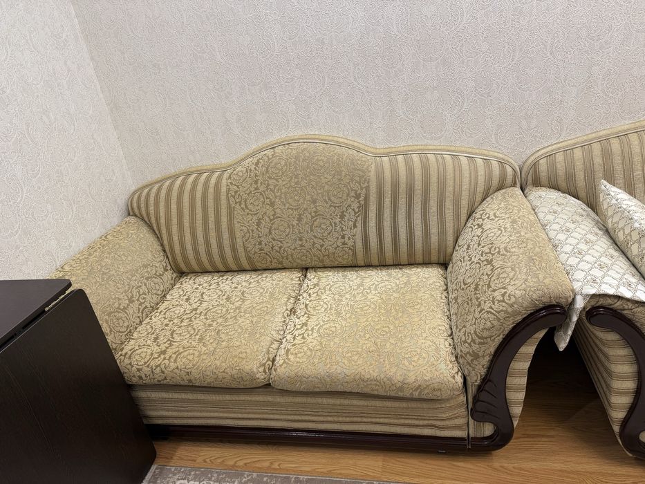 Продается комплект диванов