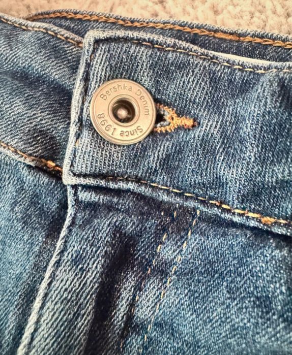 Blugi dama Bershka marimea S skinny rupti talie inalta