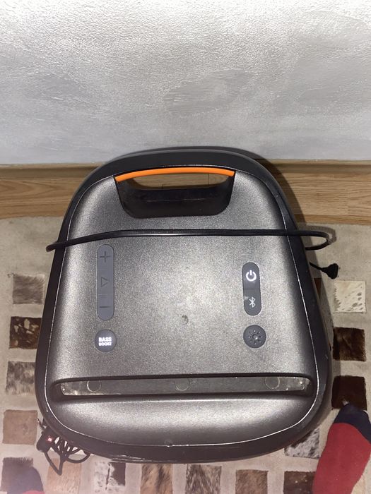 Vand boxa jbl partybox100