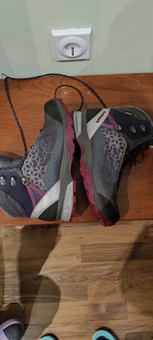 Дамски туристически обувки Lowa номер 38