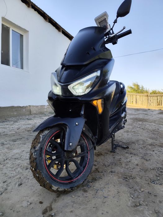 Продам Скутер Макси 150 куб