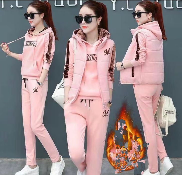 Женский спортивный костюм