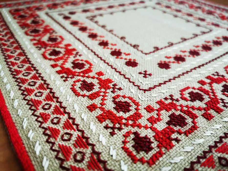 Ръчно бродирани покривки