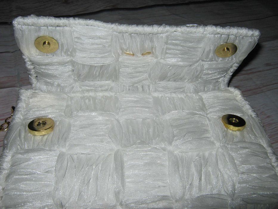 Дамска чантичка - ръчно изработена