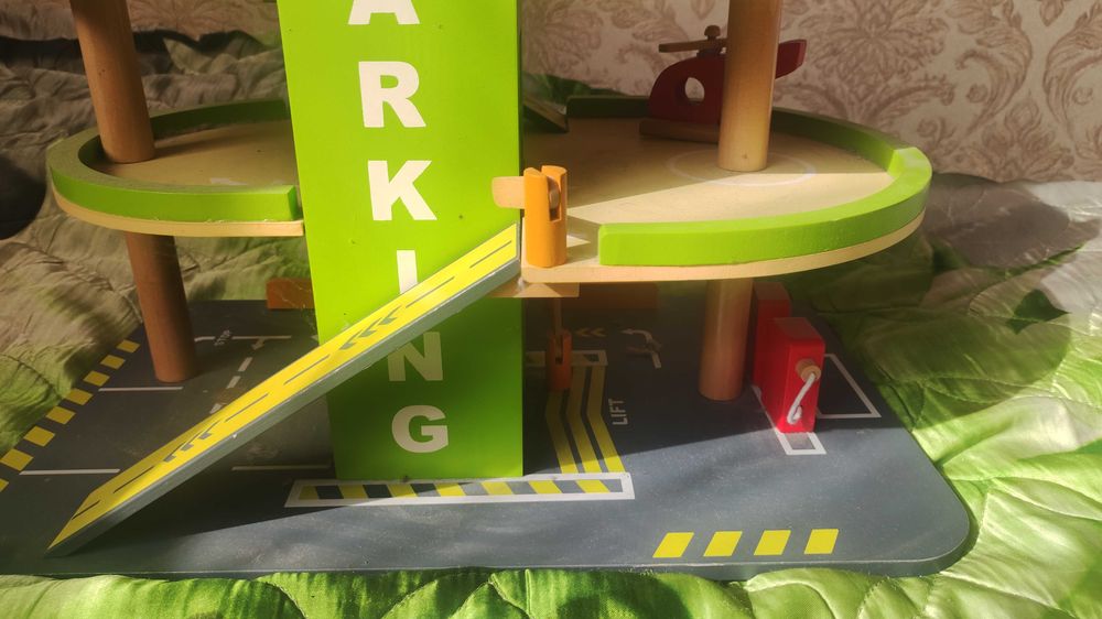 Деревянная игрушка паркинг срочно