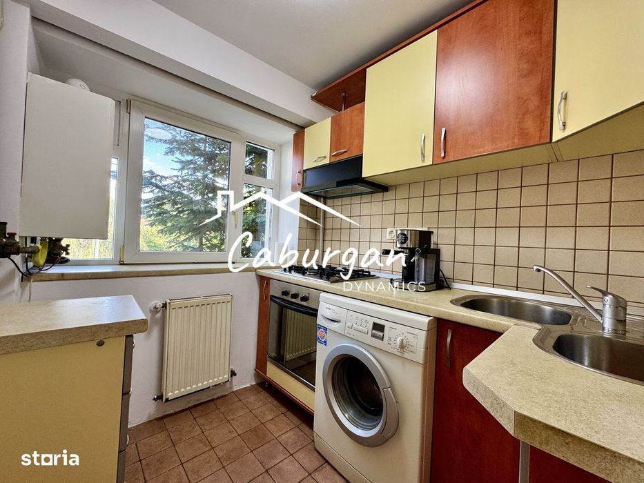 Apartament cu 3 camere, 80mp utili + balcoane, etaj 1/4, lift, Centru