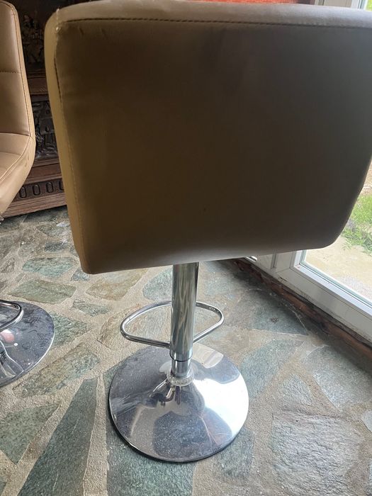 Бар столове от естествена кожа вървят комплект