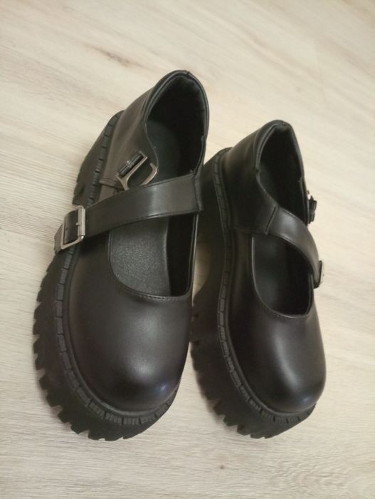 Ботинки чёрные 37 размер