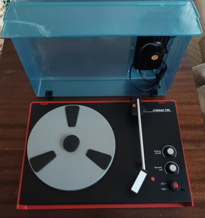 Грамофон от 1976 година