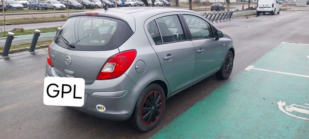 Opel Corsa 2012//1,4 GPL+ Benzină