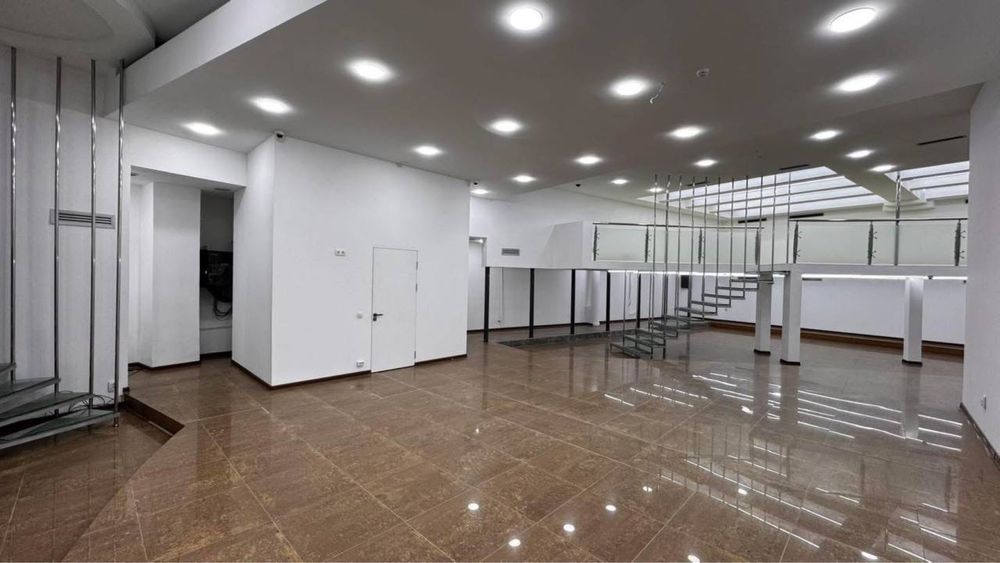 Хамид Олимджан Пойтахт Бизнес Комплекс бывш. Бутик Podium Italia 346м2