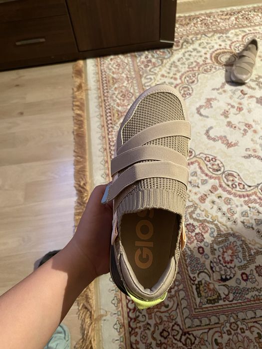 Кросовки женские