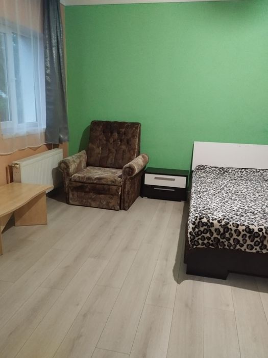 Închiriez garsonieră